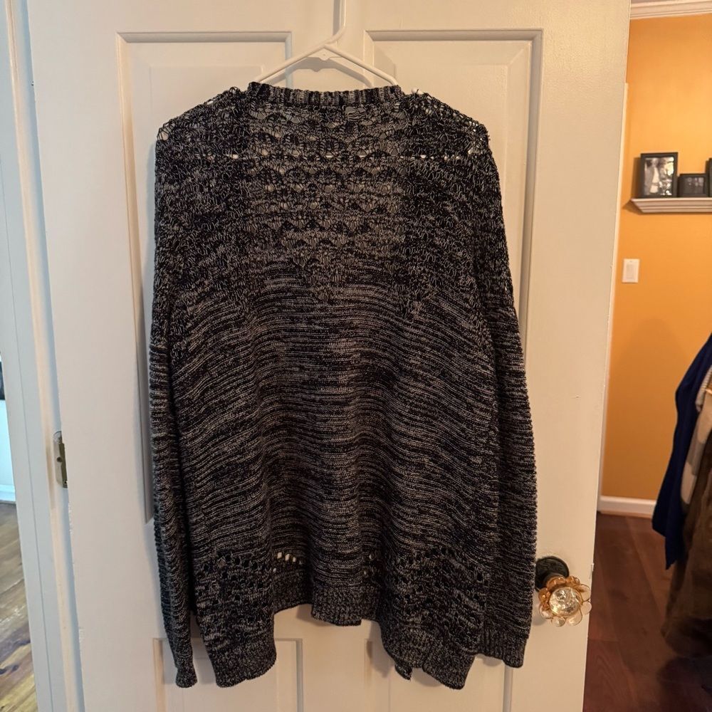 Tunic sweater. Black and white, open weave
Size L
28”Long
Sleeves 26”